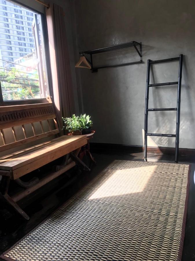 Tang House Hostel Банкок Екстериор снимка